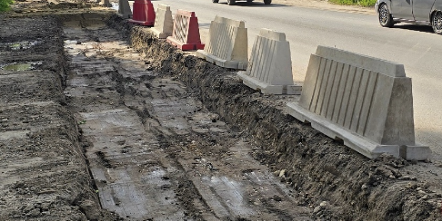 Новый тротуар начали делать на Бору