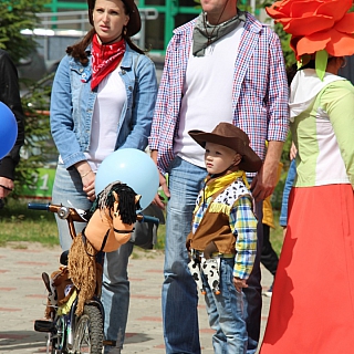 Парад детских колясок прошел на Бору 7 июля 10