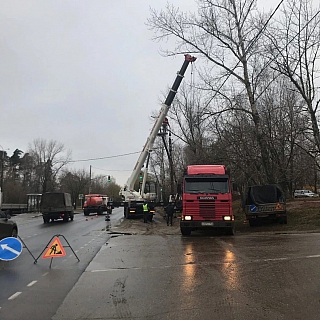 На Бору устраняют аварийные опоры 2