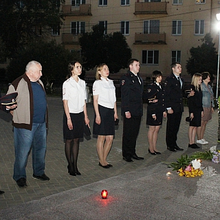 На Бору полицейские присоединились к акции свеча памяти 7