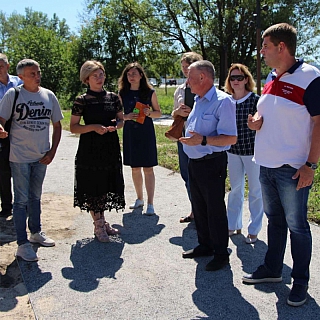 Глава Борского округа провел рабочее совещание на объектах благоустройства 5