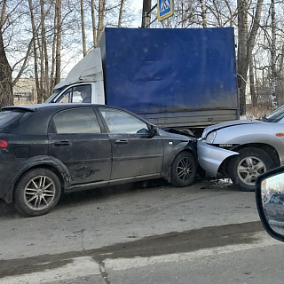 Тройная авария с пострадавшими произошла в центре Бора 3