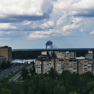 Личный жилой дом горит в деревне Неклюдово 3