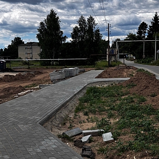 В Редькино продолжается благоустройство сквера 1