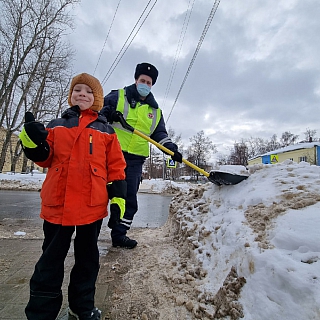 Дети показали пример борским коммунальщикам 4