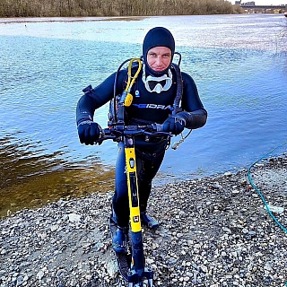 Сколько стоят услуги водолаза, чтобы достать телефон со дна Юрасовского 1