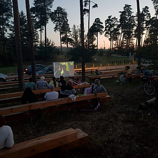 Борские активисты проводят киносеансы на Моховых 2