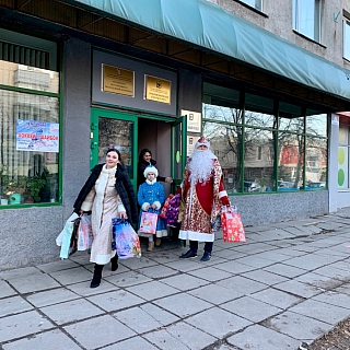 В рамках благотворительной акции «Мандарин» активисты доставили подарки детям 1