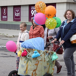 Парад детских колясок прошел на Бору 7 июля 5