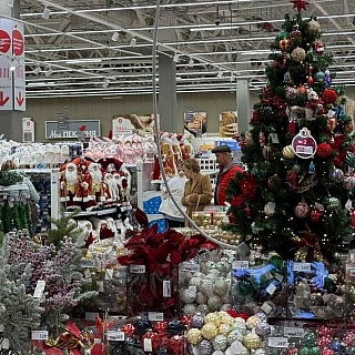 Такое ощущение, что в Нижнем новый год наступает как-то быстрее... 1