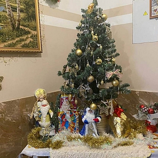 Заходишь в подъезд, а там такая красота новогодняя 3