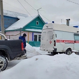 Скорая застряла в сугробе на Бору 2