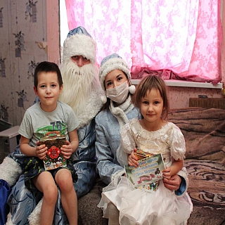 Полицейский Дед Мороз поздравил детей из семей,  оказавшихся в трудной жизненной ситуации 4