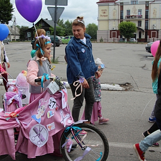 Парад детских колясок прошел на Бору 7 июля 2