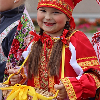 Подходи, честной народ — угощенье всех зовёт! 4