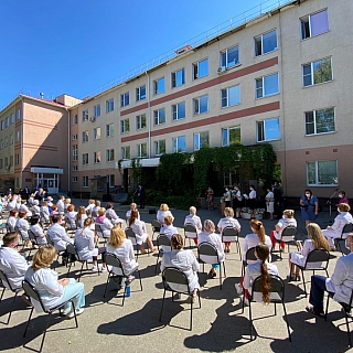 Глеб Никитин и митрополит Нижегородский и Арзамасский Георгий вручили награды борским медикам 2