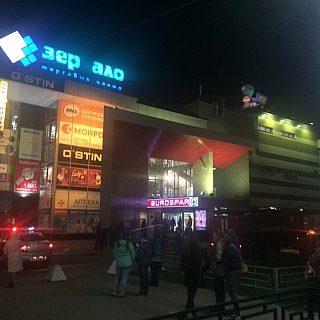 Торговый центр "Зеркало" эвакуировали 2 октября в городе Бор 1