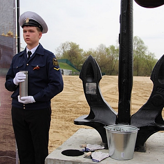 6 мая под стенами Сергиевской слободы был заложен сквер 7