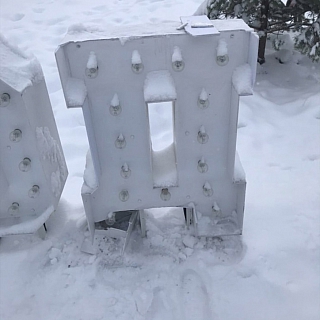 На Моховых борские вандалы поломали световую конструкцию "Город Бор" 2