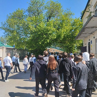 В некоторые борские школы пришли люди с автоматами 3