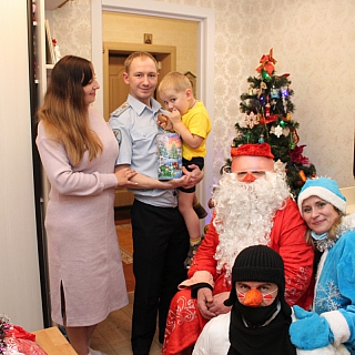 Общественный совет при борской полиции подарил сказку детям сотрудников ОВД 4