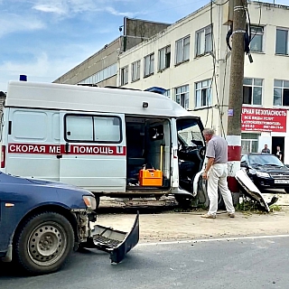 Почему борская скорая врезалась в столб? 2