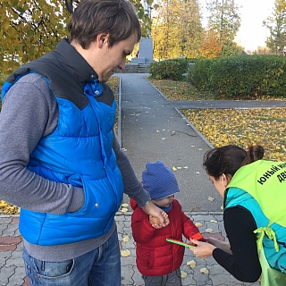 Борские госавтоинспекторы организовали флешмоб  на главной площади города 3