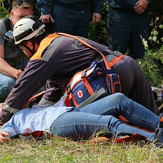 Спасатели извлекли «пострадавших» из рухнувшего самолета: стартовал второй день Всероссийских сборов спасателей на Бору 8