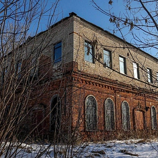 Что за старинный дом расположился Бору? 3