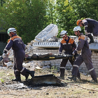 Рухнувший дом, поиск и спасение людей из-под завалов: завершился первый день Всероссийских сборов спасателей на Бору 5