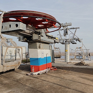 Около канатки с Нижегородской стороны запускают пассажирский канатный подъёмник 1