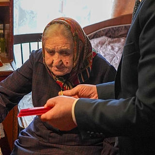 Звание Почётного гражданина присвоено ветерану ВОВ Галине Ивановне Семёнычевой 3