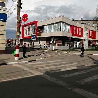 Торговый центр "Зеркало" и Борский центральный рынок эвакуировали 7 мая на Бору 2