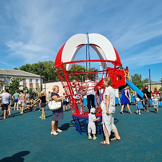 В Октябрьском открылся новый сквер 8