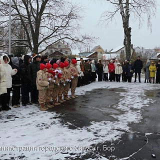 Мемориальную доску открыли на Бору 2