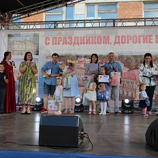 Социально успешные семьи наградили на Бору в День России 7