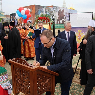 6 мая под стенами Сергиевской слободы был заложен сквер 5