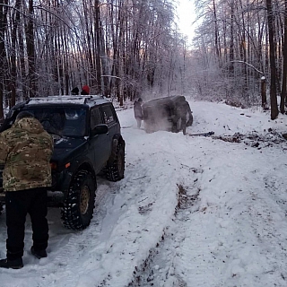 В воскресенье на озере Путьково спасли УАЗик 2