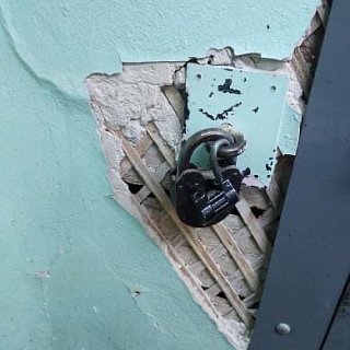 Отделение почты в п. Октябрьский переезжает после обвала потолка 3