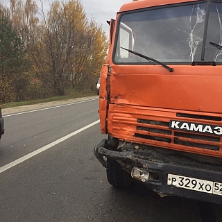 Машина скорой помощи с медиками внутри попала в ДТП на Бору 1