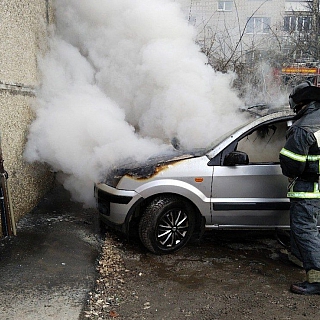 На Бору сгорел автомобиль 3