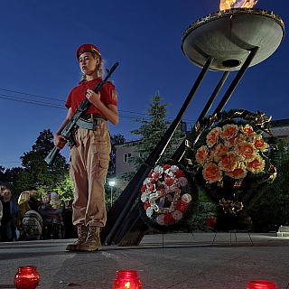 Сотни свеч зажгли на Бору в память о павших на войне 5