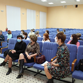 Глава местного самоуправления встретился с родителями, которые выступают против дистанционного обучения 1