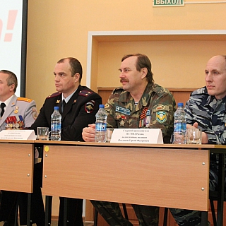 Борские полицейские и общественники провели «Урок мужества» 1