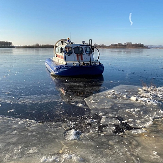 Снегоход провалился под лёд с двумя пассажирами 1