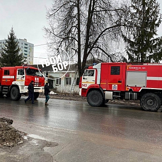 На Стекольном горит городская баня 3