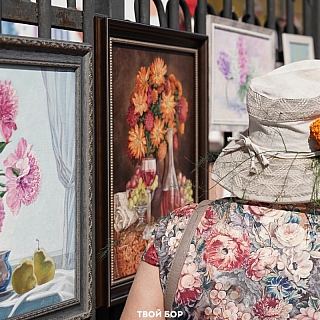 Центр Бора утонул в цветах 1