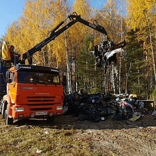 Сотни кубометров "нелегального" мусора вывезут с территории Борского округа 1