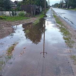 Некоторые борские тротуары утонули 3