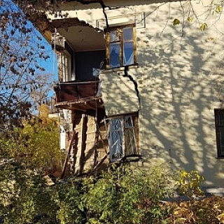 Часть жи­ло­го до­ма 1952 го­да по­строй­ки об­ру­ши­лась на Бо­ру 2